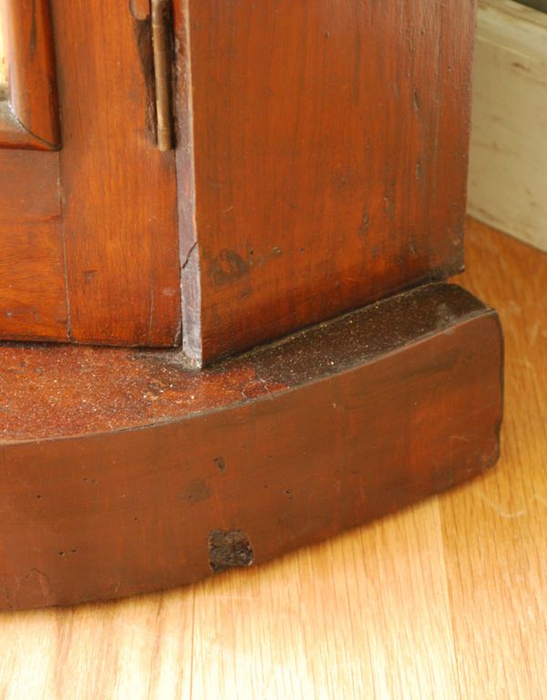 アンティークのキャビネット　アンティーク家具　英国のアンティーク家具、ミラー付クレデンザ（キャビネット）。安定感のある脚です。(j-1485-f)