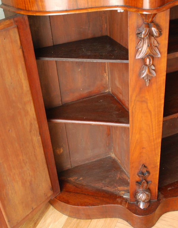 アンティークのキャビネット　アンティーク家具　英国のアンティーク家具、ミラー付クレデンザ（キャビネット）。中もキレイにメンテナンスしてあります。(j-1485-f)