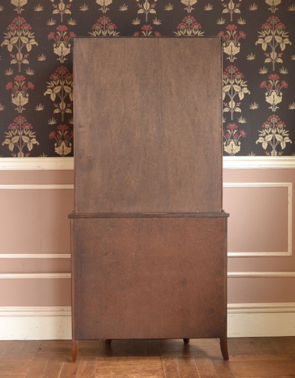 アンティークのキャビネット　アンティーク家具　ウォールナット材のアンティーク英国家具、キレイなガラスのショーケース。キチンとメンテナンスしてあるので、裏側もキレイです。(j-1486-f)