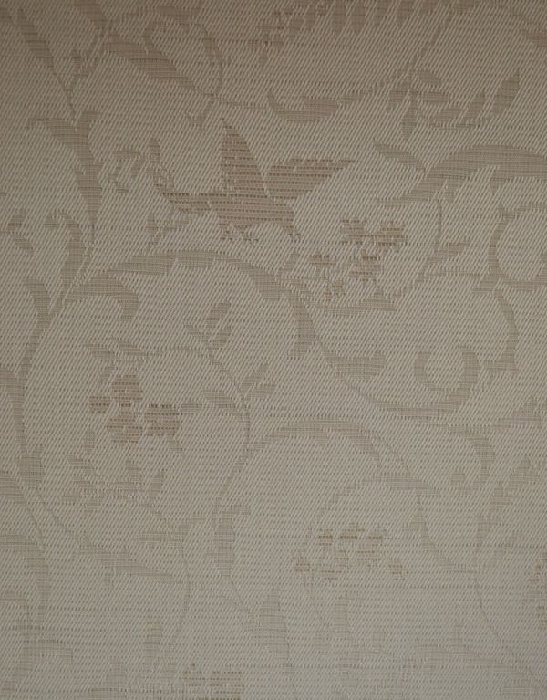 アンティークのキャビネット　アンティーク家具　ウォールナット材のアンティーク英国家具、キレイなガラスのショーケース。柄物の食器やお気に入りのアイテムが引き立つようにシンプルな生地に新しく張り替えています。(j-1486-f)