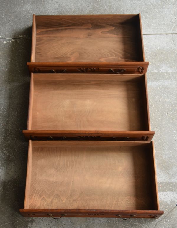 アンティークのチェスト アンティーク家具 フランスのアンティーク家具、エレガントなチェスト(3段)。引き出しは全部で3杯。(j-1489-f)