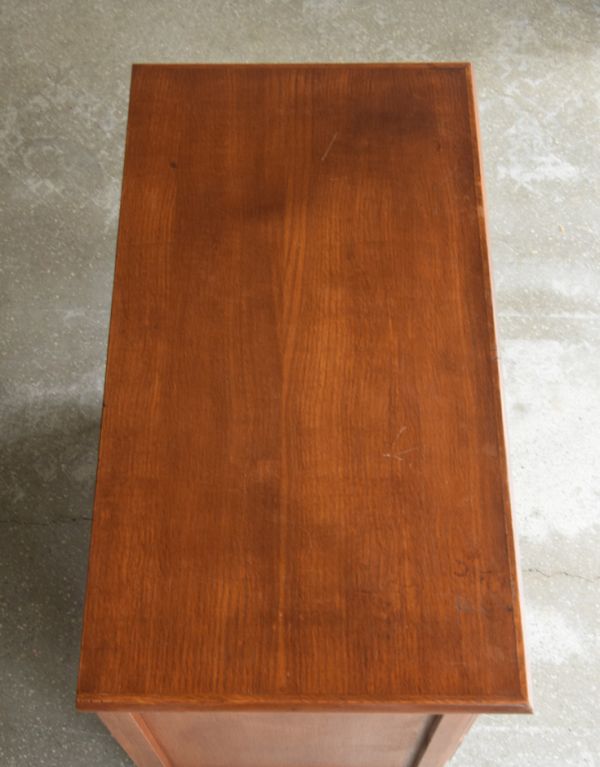 アンティークのチェスト アンティーク家具 フランスのアンティーク家具、エレガントなチェスト(3段)。天板も木目がとってもキレイです。(j-1489-f)