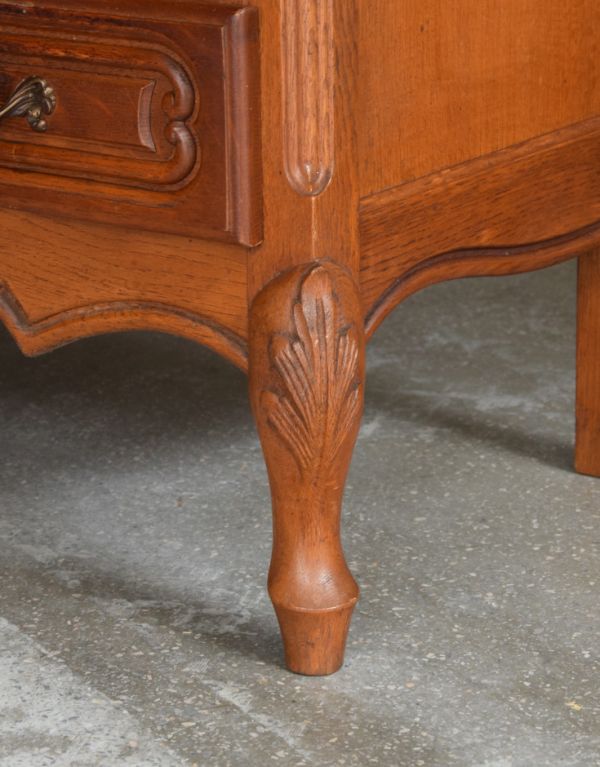 アンティークのチェスト アンティーク家具 フランスのアンティーク家具、エレガントなチェスト(3段)。美しい彫が入った脚先。(j-1489-f)