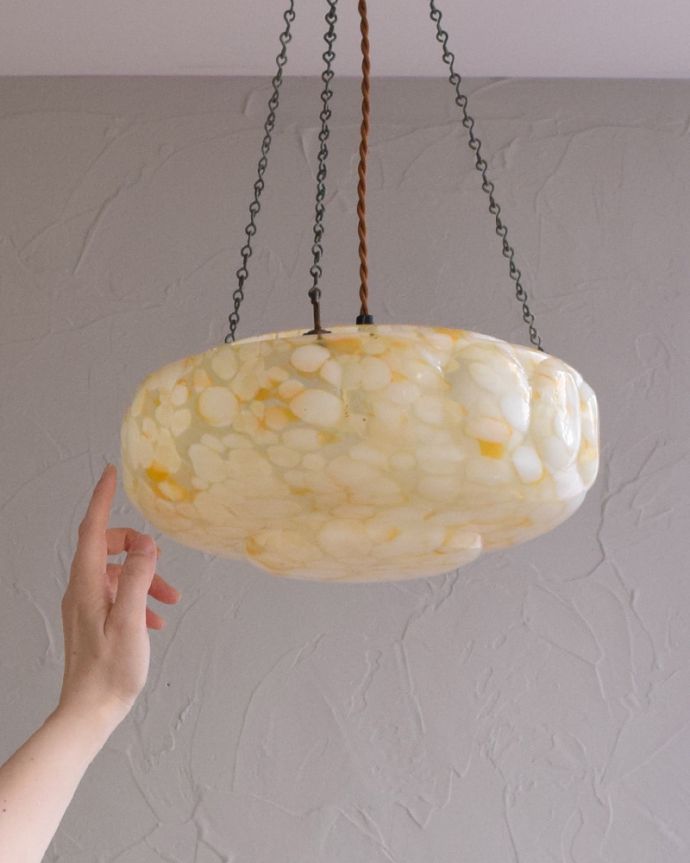 シャンデリア　照明・ライティング　イギリスから届いたアンティーク照明、オレンジのハンギングボウル（Ｅ26球付） 。とっても美しい照明の明かりでお部屋に個性をプラス。(j-149-z)