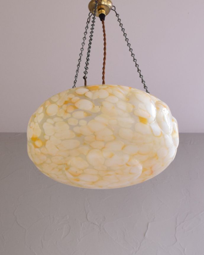 シャンデリア　照明・ライティング　イギリスから届いたアンティーク照明、オレンジのハンギングボウル（Ｅ26球付） 。ふんわりとした優しいシルエット。(j-149-z)