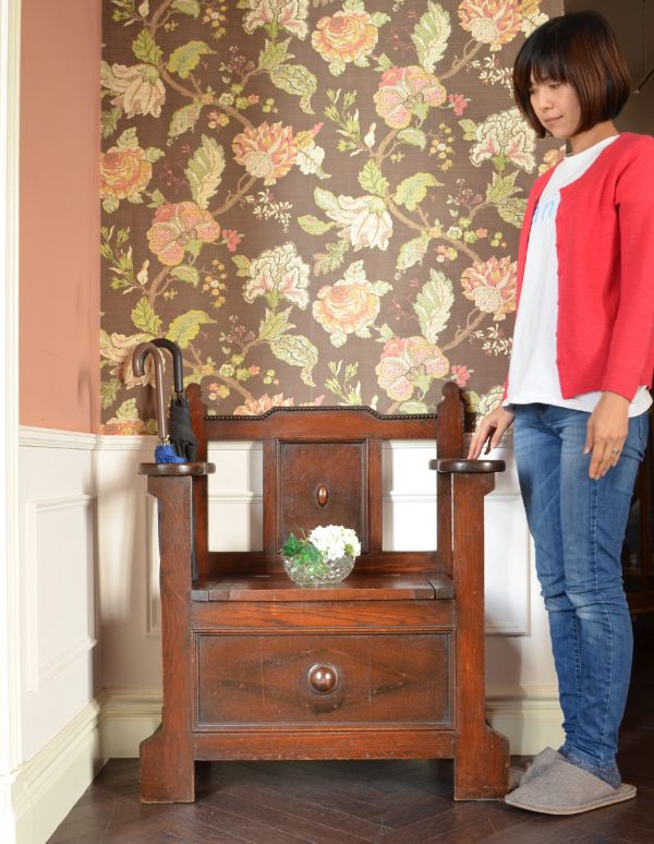 ロイドルームボックス アンティーク家具 英国らしい紳士のアンティークホールスタンド、ステッキスタンド付きベンチ。玄関でも使える手頃な大きさです。(j-1490-f)