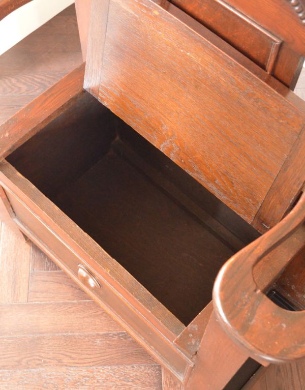 ロイドルームボックス アンティーク家具 英国らしい紳士のアンティークホールスタンド、ステッキスタンド付きベンチ。ベンチの下は収納になっています。(j-1490-f)