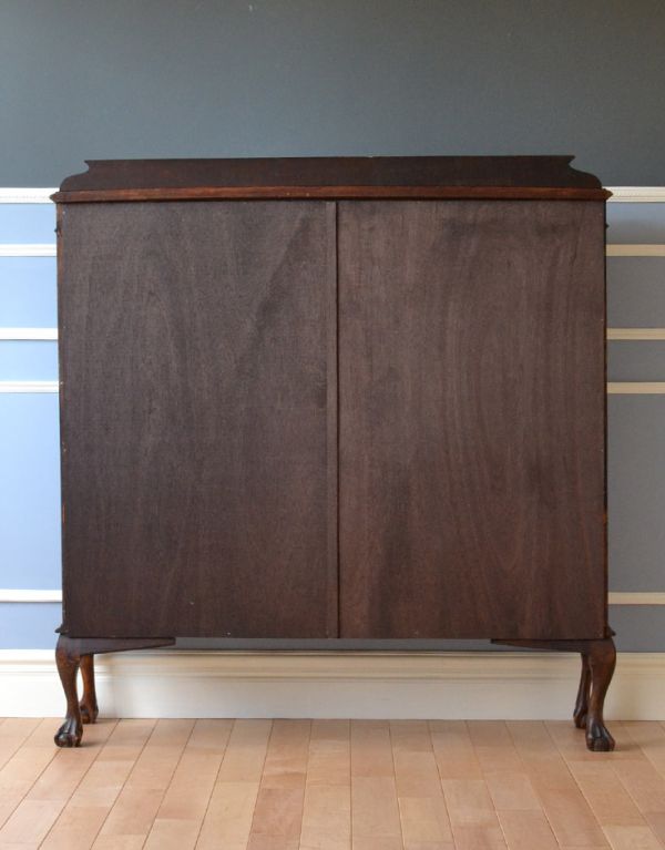 アンティークのキャビネット　アンティーク家具　大きなガラス扉の英国アンティーク家具、ガラスキャビネット。キチンとメンテナンスしてあるので、裏側もキレイです。(j-1492-f)