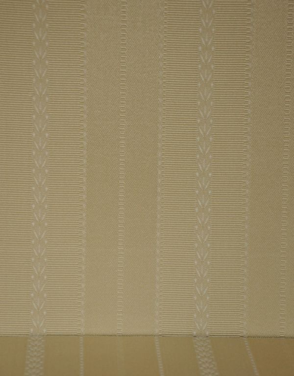 アンティークのキャビネット　アンティーク家具　英国アンティーク家具のショーケース、格子が上品なガラスキャビネット（飾り棚）。柄物の食器やお気に入りのアイテムが引き立つような生地になっています。(j-1493-f)