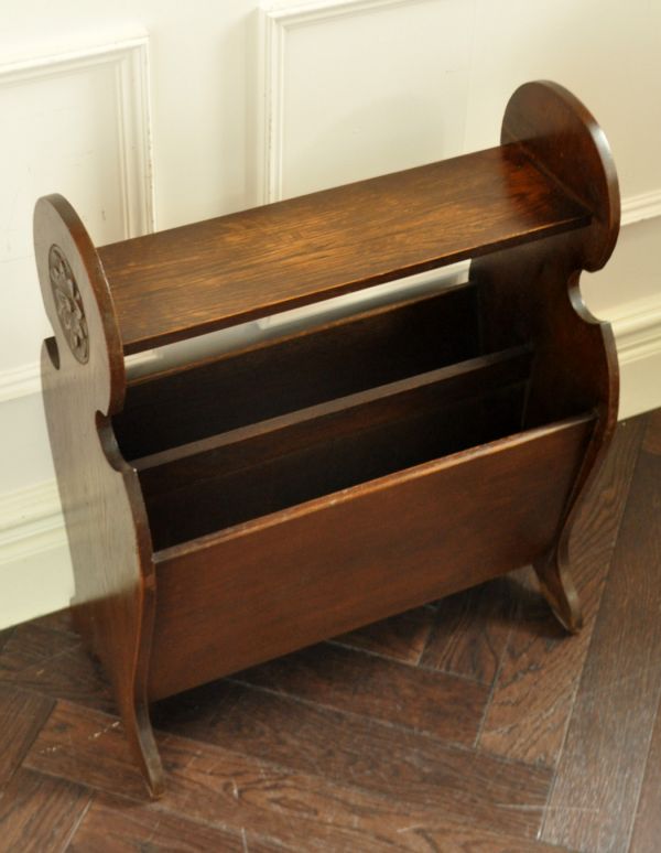 マガジンラック　アンティーク家具　本の収納、サイドテーブルにもなるアンティークのマガジンラック。天板があります。(j-1496-f)