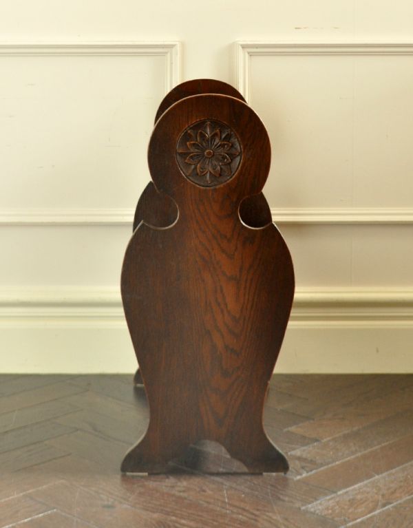 マガジンラック　アンティーク家具　本の収納、サイドテーブルにもなるアンティークのマガジンラック。横からみてもお洒落なデザインです。(j-1496-f)