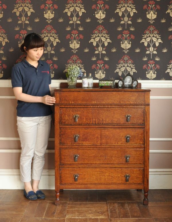 アンティークのチェスト アンティーク家具 機能的なイギリスのアンティーク家具、ドレッサーを兼ねたバチェラーズチェスト。シンプルなチェストなので、前からあったようにお部屋になじみます。(j-1497-f)