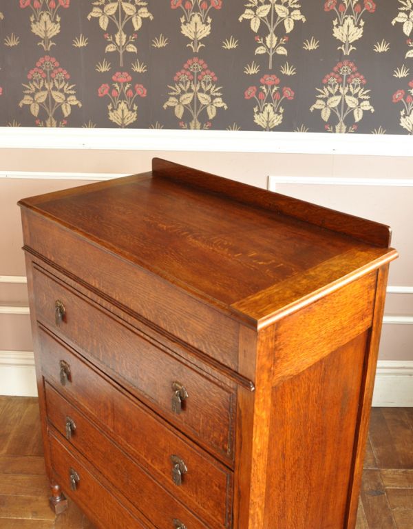アンティークのチェスト アンティーク家具 機能的なイギリスのアンティーク家具、ドレッサーを兼ねたバチェラーズチェスト。天板はピカピカ。(j-1497-f)