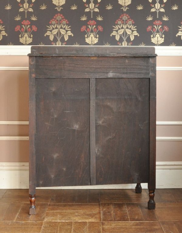 アンティークのチェスト アンティーク家具 機能的なイギリスのアンティーク家具、ドレッサーを兼ねたバチェラーズチェスト。専門の職人によってお直ししていますが、アンティークは新品ではありません。(j-1497-f)