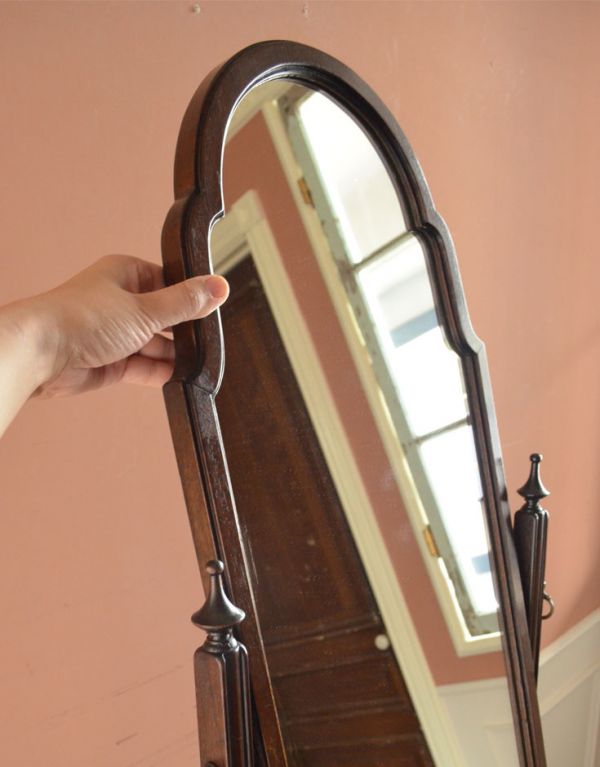 サイドバイサイド　アンティーク家具　実用的なアンティーク家具、美しいシュバルミラー（姿見） 。角度は変わります。(j-1498-f)