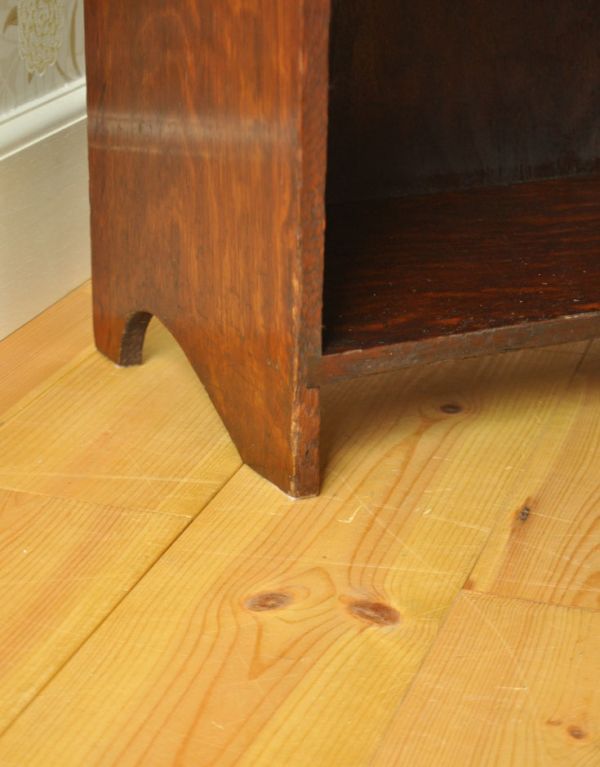 マガジンラック　アンティーク家具　英国スタイルのアンティーク家具、棚が付いたマガジンラック。しっかりメンテナンスしてありますので、安定感があります。(j-1501-f)