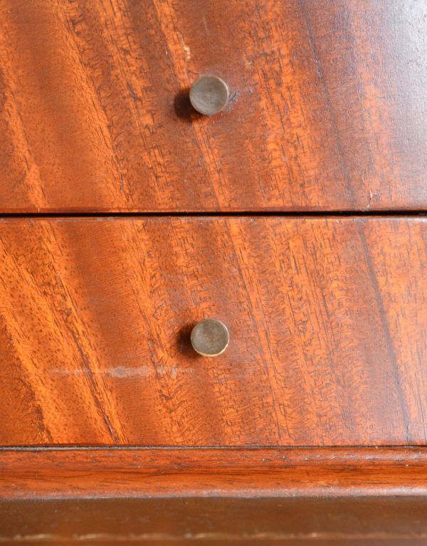 ロイドテーブル　アンティーク家具　美しいアンティーク英国家具、マホガニー材のライティングテーブル（デスク）。小さな引き出しには、ちょこんとしたつまみが付いていました。(j-1502-f)