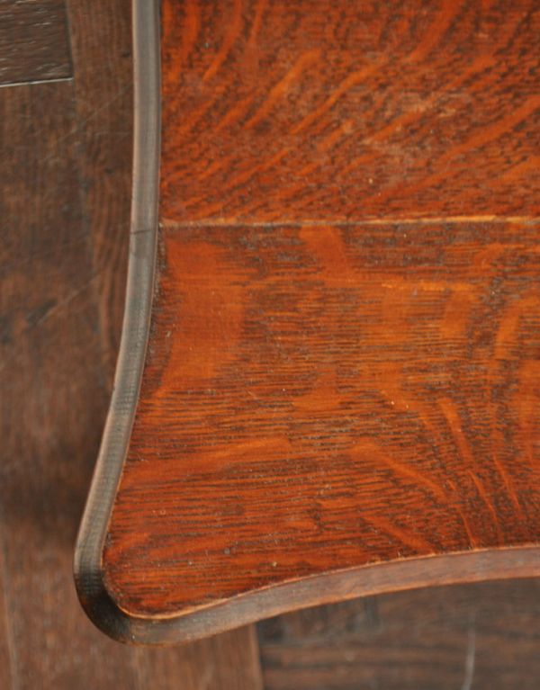 アンティークのテーブル　アンティーク家具　持ち運びラクラクなアンティーク英国家具、美しいオケージョナルテーブル。きちんとメンテナンスしていますので、届いたその日からお使いいただけます。(j-1508-f)