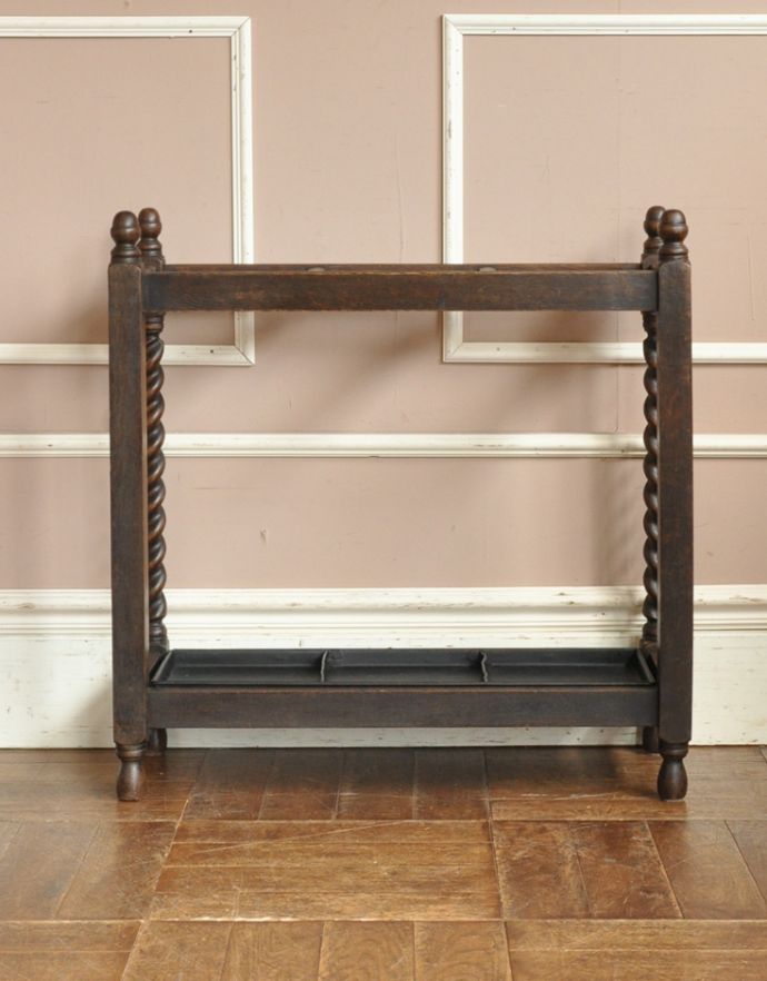 ロイドルームボックス　アンティーク家具　たくさん入るので安心の英国アンティーク家具、ステッキスタンド（傘立て）。専門の職人によってお直ししていますが、アンティークは新品ではありません。(j-1511-f-1)