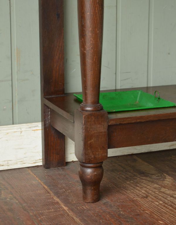 アンティークの玄関収納　アンティーク家具　ミラー付の英国らしいアンティーク家具、玄関の収納家具のホールスタンド（コート掛け）。メンテナンスされた脚がしっかり支えてくれます。(j-1512-f)