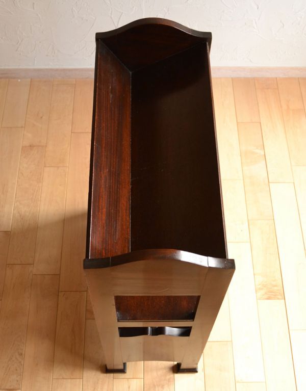 マガジンラック　アンティーク家具　英国のアンティーク家具、収納力もある木製のマガジンラック。天板はピカピカです。(j-1513-f)