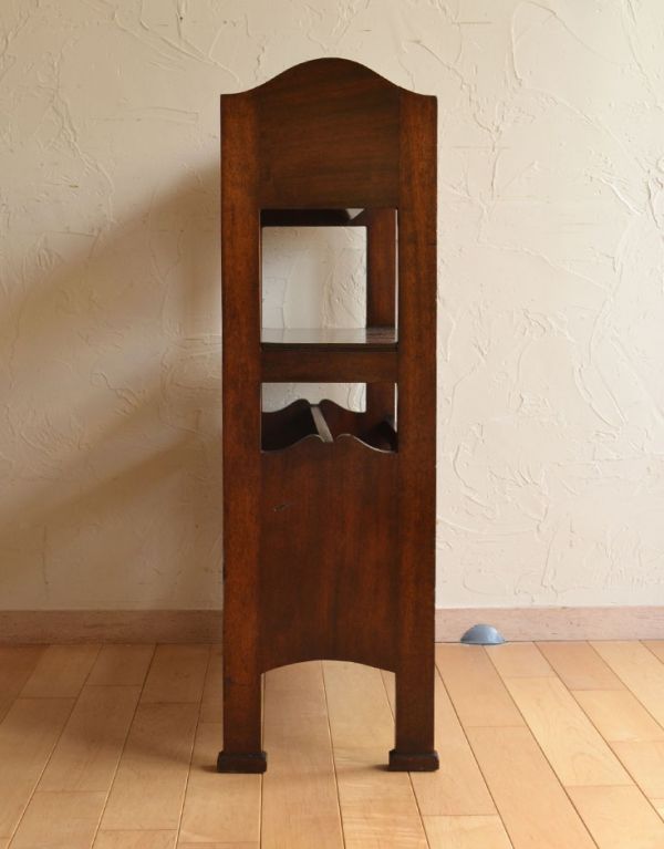 マガジンラック　アンティーク家具　英国のアンティーク家具、収納力もある木製のマガジンラック。横からみてもスッキリしています。(j-1513-f)