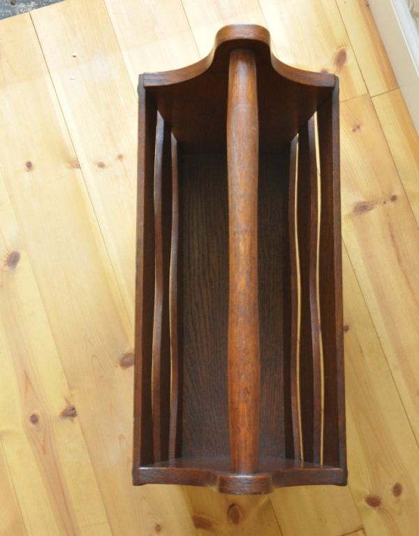 マガジンラック アンティーク家具 波のような格子のデザイン、英国アンティークのマガジンラック 。中までしっかりとお手入れしています。(j-1514-f)