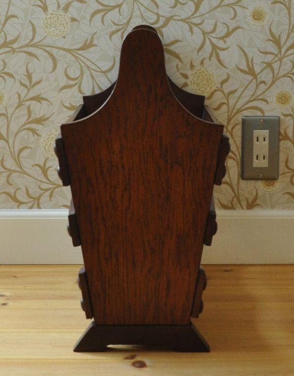 マガジンラック アンティーク家具 波のような格子のデザイン、英国アンティークのマガジンラック 。スマートなので、どこに置いても邪魔になることはありません。(j-1514-f)