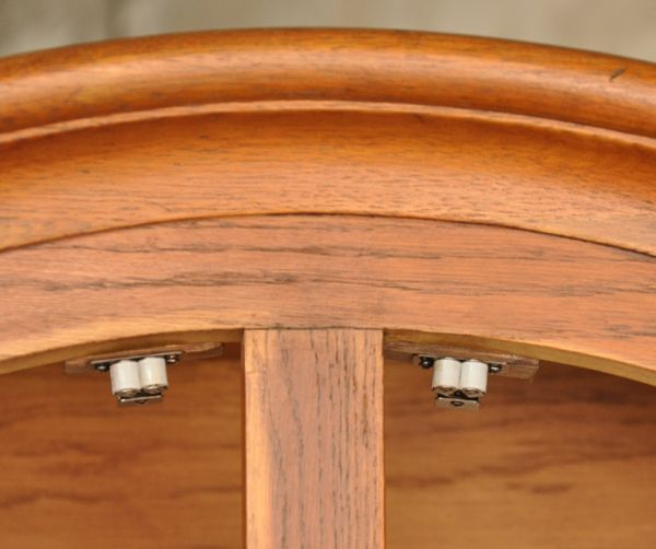 アンティークのキャビネット　アンティーク家具　優雅なフランスのアンティーク家具、華やかなガラスキャビネット（食器棚）。ローラーキャッチャーが付いているので開閉はスムーズです。(j-1515-f)