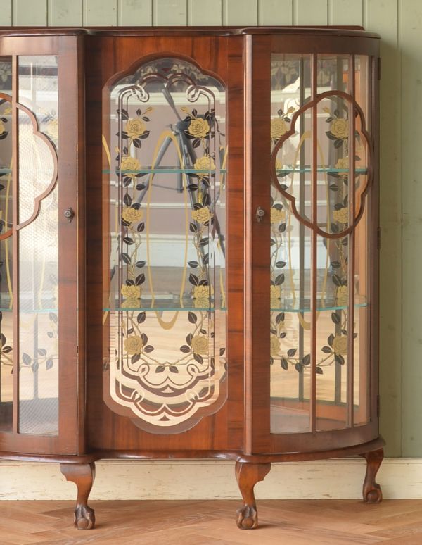 アンティークのキャビネット　アンティーク家具　黄色のお花のミラー、イギリスのアンティーク家具のショーケース（ガラスキャビネット）。ミラーがあるので高級感があります。(j-1521-f)