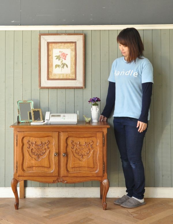 アンティークのキャビネット アンティーク家具 フランスのアンティーク家具、華やかな木製のキャビネット。美しい彫で存在感があるキャビネット。(j-1523-f)