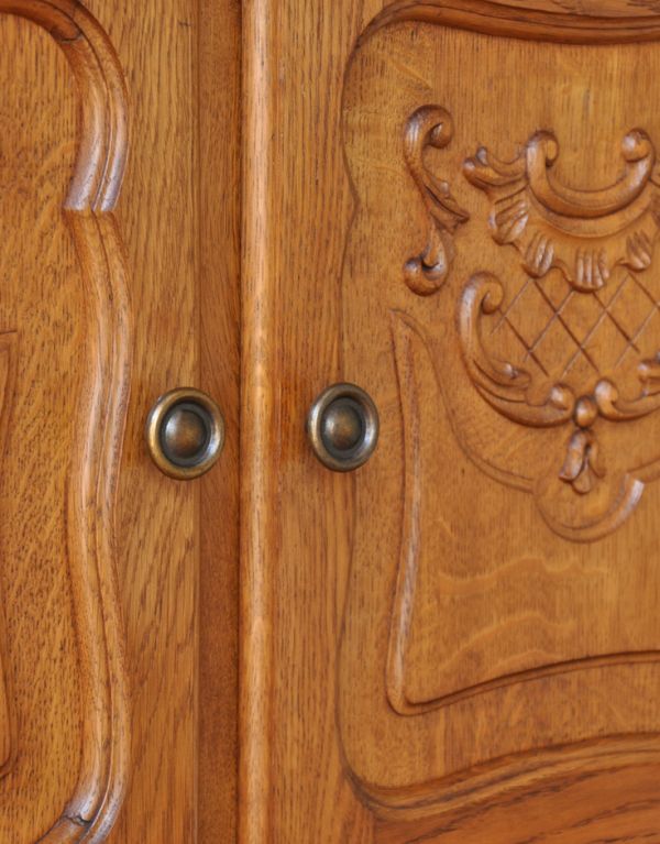 アンティークのキャビネット アンティーク家具 フランスのアンティーク家具、華やかな木製のキャビネット。丸くて使いやすい取っ手です。(j-1523-f)