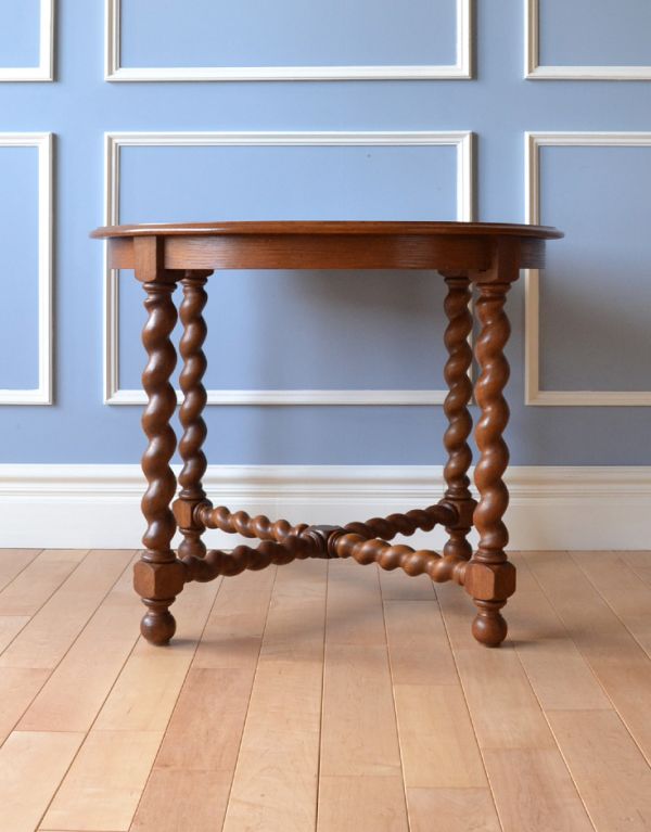 ロイドテーブル　アンティーク家具　美しいツイスト脚のアンティーク英国家具、キレイなサイドテーブル。きちんとメンテナンスしてあるので、裏側もキレイです。(j-1524-f)