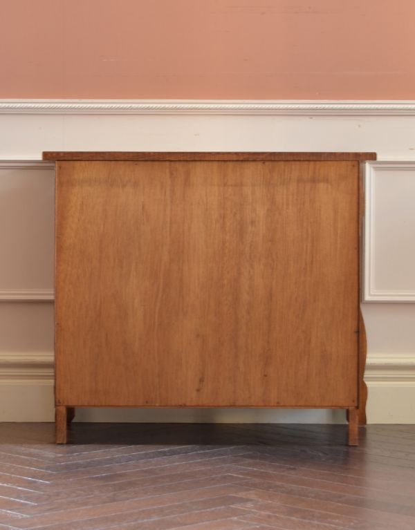 アンティークのチェスト　アンティーク家具　南仏プロヴァンスのアンティーク家具、小ぶりな４段チェスト（コモード）。きちんとメンテナンスしてあるので、裏側もキレイです。(j-1526-f)