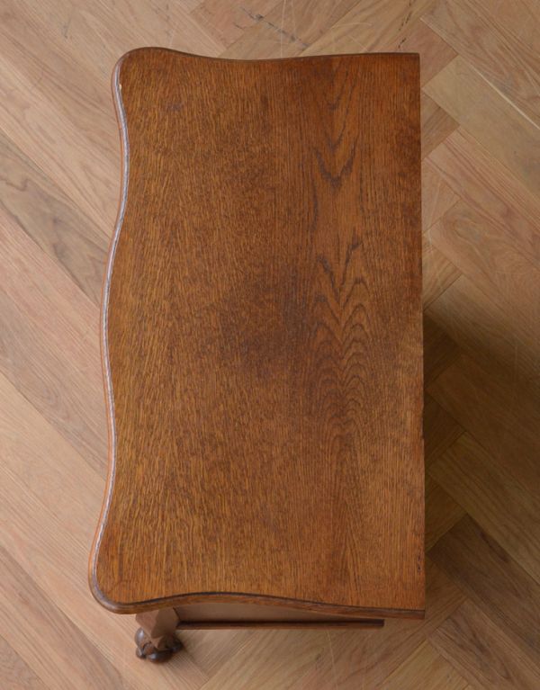 アンティークのチェスト　アンティーク家具　南フランスの素敵な家具、小さな３段チェスト。天板も木目がとってもキレイです。(j-1527-f)