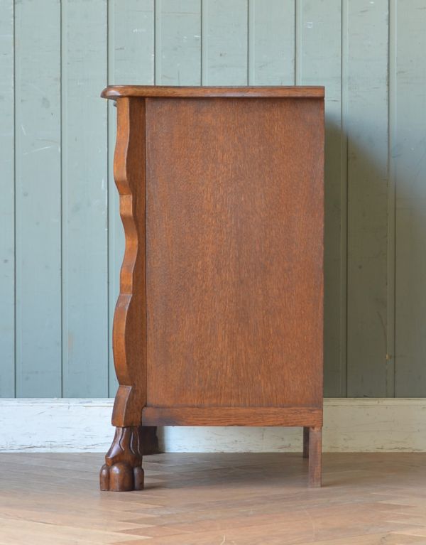 アンティークのチェスト　アンティーク家具　南フランスの素敵な家具、小さな３段チェスト。前板が波打っています。(j-1527-f)