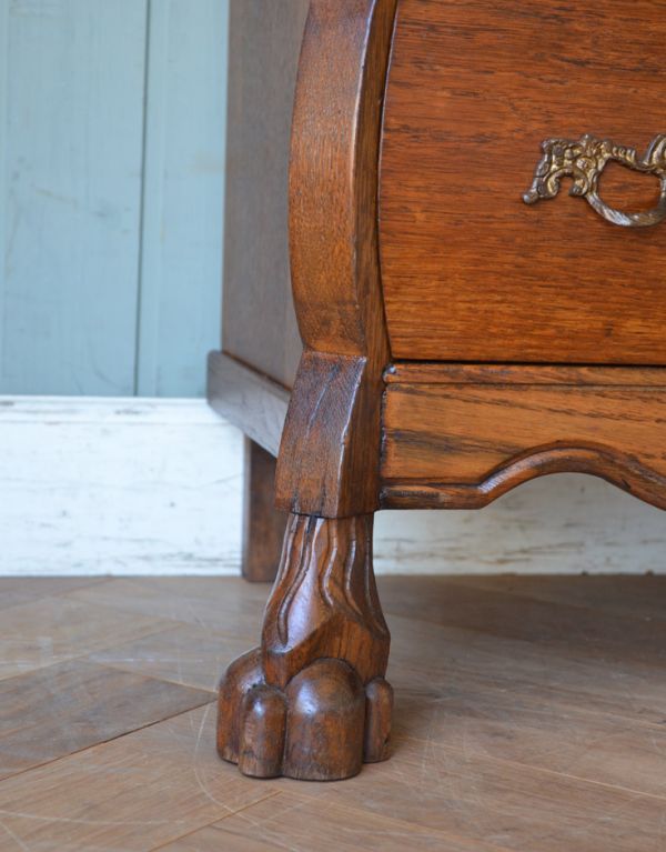 アンティークのチェスト　アンティーク家具　南フランスの素敵な家具、小さな３段チェスト。どっしり貫禄のある脚先。(j-1527-f)