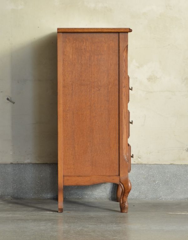 アンティークのチェスト アンティーク家具 上品なアンティークのフレンチ家具、オープンスペース付きのスリムなチェスト。落ち着きのある明るい茶色。(j-1528-f)