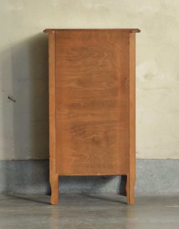 アンティークのチェスト アンティーク家具 上品なアンティークのフレンチ家具、オープンスペース付きのスリムなチェスト。きちんとメンテナンスしてあるので、裏側もキレイです。(j-1528-f)