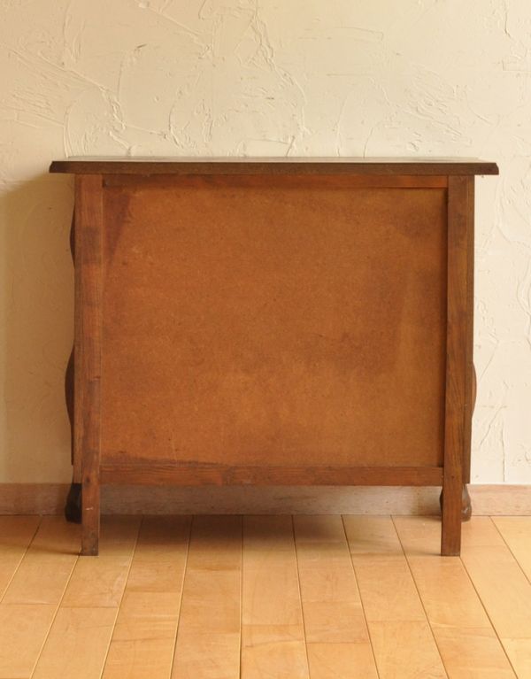 アンティークのチェスト　アンティーク家具　フレンチスタイルの優雅なアンティーク家具、小ぶりな３段チェスト。キチンとメンテナンスしてあるので、裏側もキレイです。(j-1530-f)