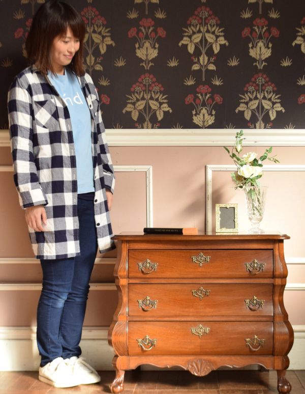 アンティークのチェスト　アンティーク家具　フランスの優雅なアンティーク家具、オーク材の３段チェスト（コモード）。高級感があって女性らしい優しい曲線。(j-1531-f)