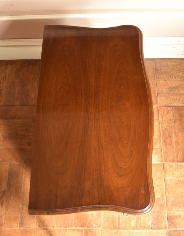 アンティークのチェスト　アンティーク家具　フランスの優雅なアンティーク家具、オーク材の３段チェスト（コモード）。天板も木目がとってもキレイです。(j-1531-f)