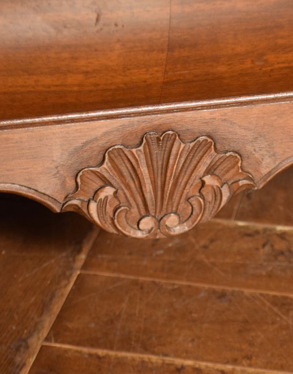 アンティークのチェスト　アンティーク家具　フランスの優雅なアンティーク家具、オーク材の３段チェスト（コモード）。隅々まで繊細な彫があります。(j-1531-f)