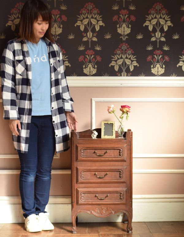 アンティークのチェスト　アンティーク家具　フランスのアンティーク家具、ミニサイズのフレンチチェスト。よく使う日用品を入れてリビングに飾ったり、ベッドサイドなど寝室にもよく合います。(j-1532-f)