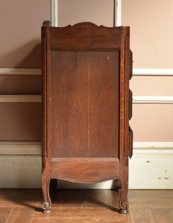 アンティークのチェスト　アンティーク家具　フランスのアンティーク家具、ミニサイズのフレンチチェスト。サイドも額縁みたいな高級感のある彫。(j-1532-f)