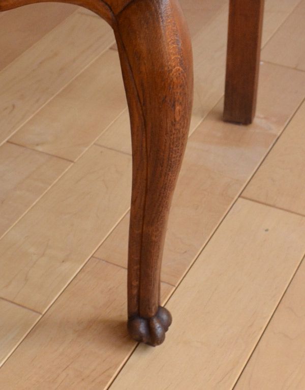 アンティークのチェスト　アンティーク家具　南フランスのアンティーク家具、彫がたっぷりのチェスト。人気の猫脚です。(j-1533-f)