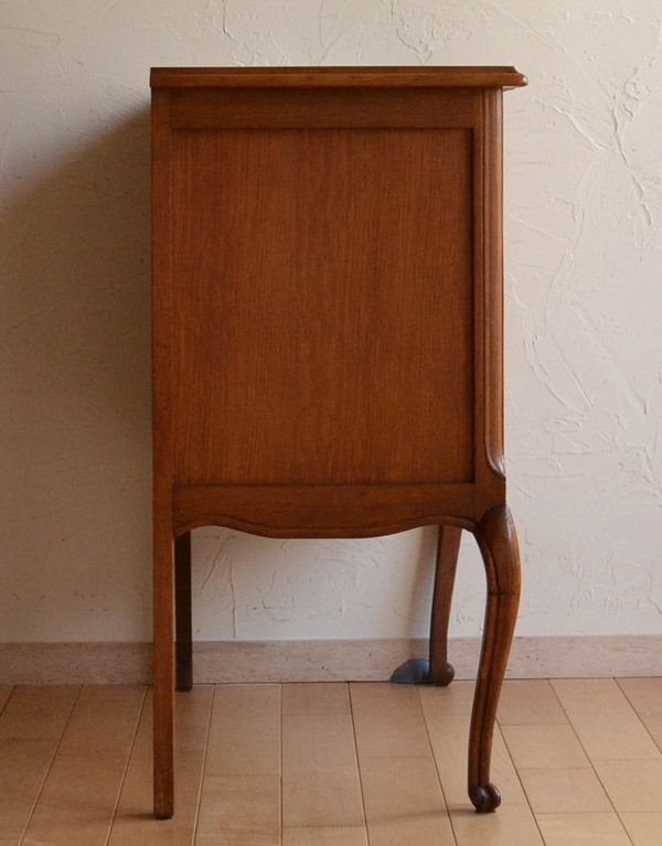 アンティークのチェスト　アンティーク家具　南フランスのアンティーク家具、彫がたっぷりのチェスト。サイドも額縁のような高級感のある彫。(j-1533-f)