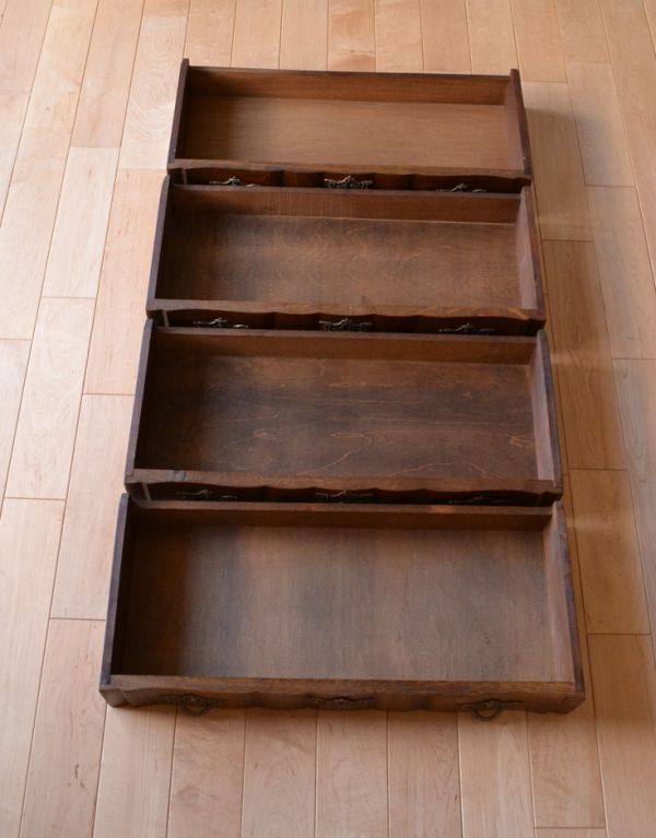 アンティークのチェスト　アンティーク家具　美しいアンティークフレンチ家具、オーク材の小さな4段チェスト。引き出しは全部で４杯。(j-1535-f)