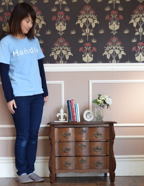 アンティークのチェスト　アンティーク家具　南フランスの素敵なアンティーク家具、華やかな３段チェスト。高級感があって女性らしい優しい曲線。(j-1536-f)