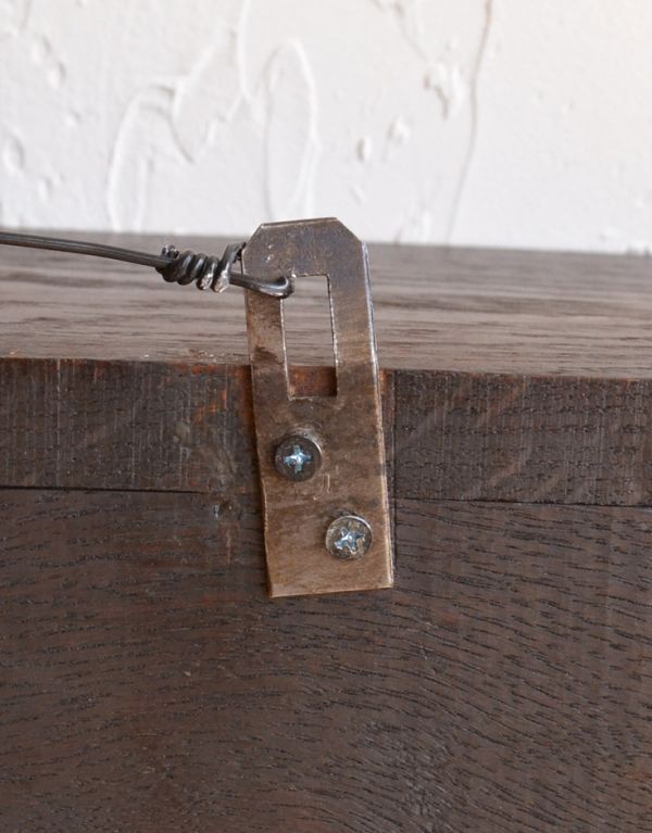 ウォールシェルフ・ウォールハンガー　アンティーク家具　アンティークの壁付け家具、フランスから届いた素敵なミラー付きウォールハンガー 。重量があるので壁に取り付けの際は、しっかりとネジで固定してください。(j-1537-f)